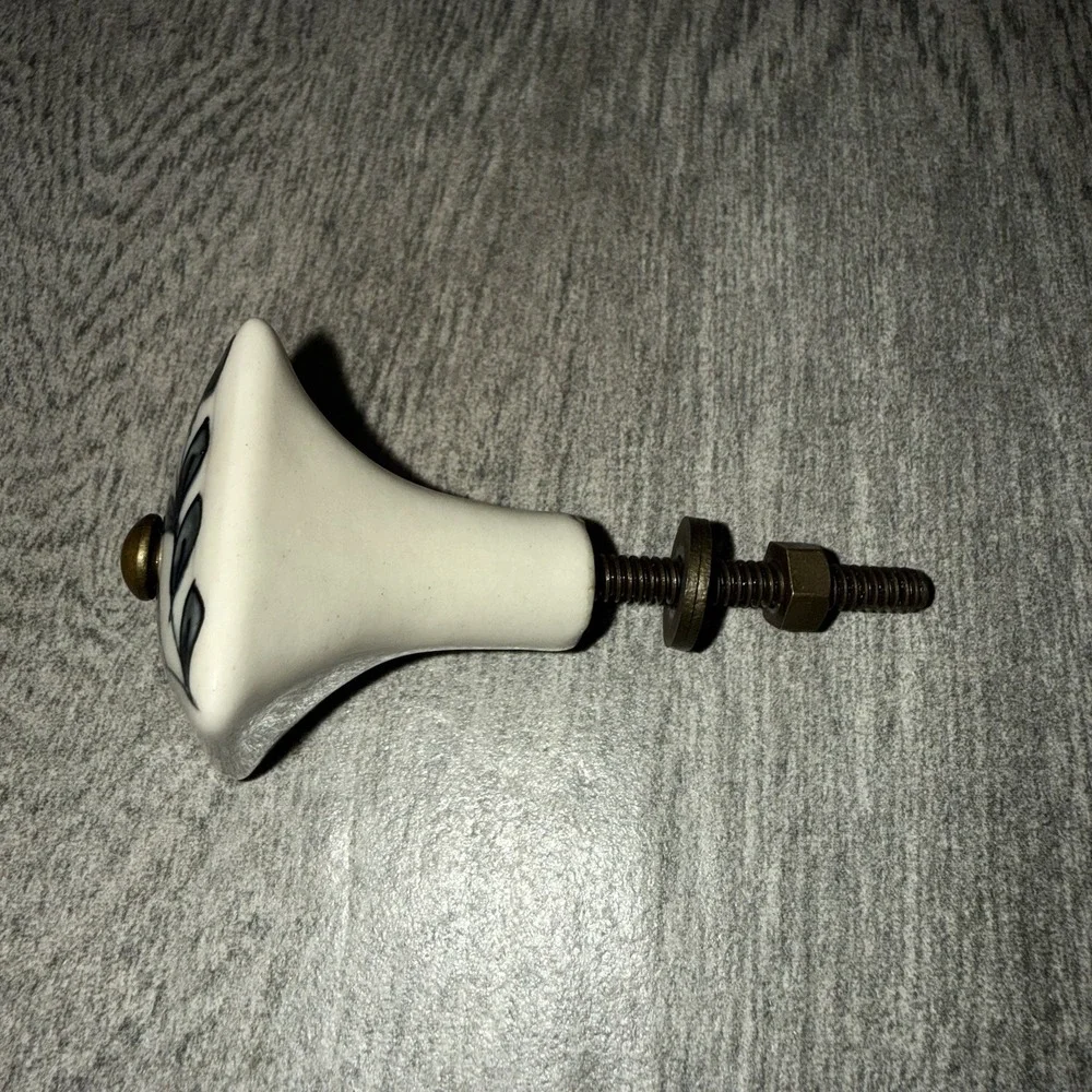 Pier 1 Cabinet Pull Ceramic Leaf Pattern Set Of 4